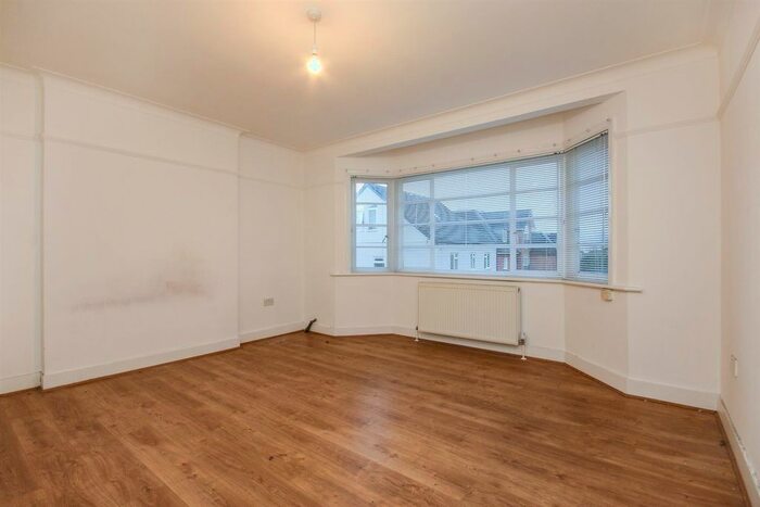 2 Bedroom Flat To Rent In Marlborough Gardens, London N20