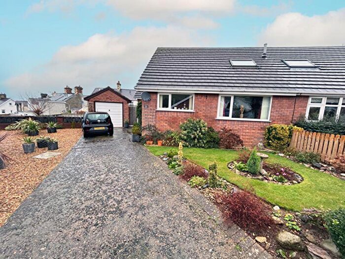 3 Bedroom Semi-Detached Bungalow For Sale In Cae America, Llanfairfechan, LL33