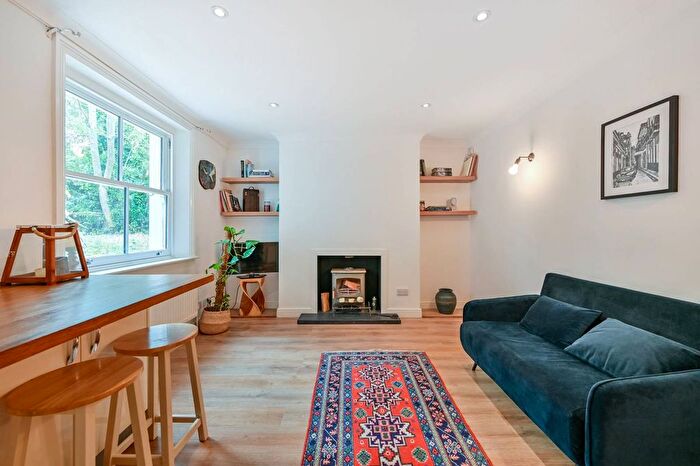 1 Bedroom Flat For Sale In Cambridge Road South, Chiswick, London, W4