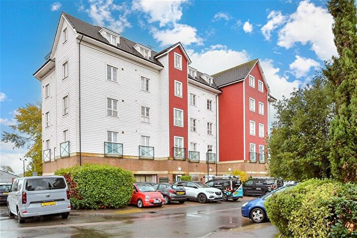 1 Bedroom Flat For Sale In Crabapple Road, Tonbridge, Kent, TN9