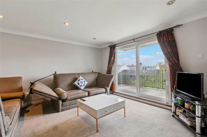 2 Bedroom Flat To Rent In Slievemore Close, London, SW4