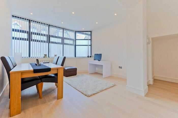 1 Bedroom Flat To Rent In West Barnes Lane, New Malden KT3