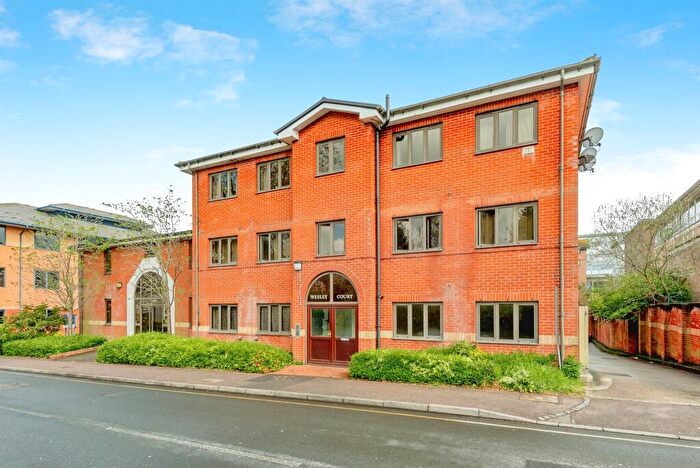2 Bedroom Apartment For Sale In Clarendon Road, Redhill, RH1