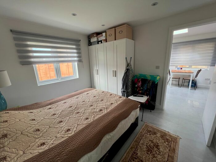 1 Bedroom Bungalow To Rent In Ridge Close, London, NW4