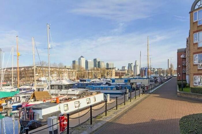 2 Bedroom Flat To Rent In Transom Close, London, SE16