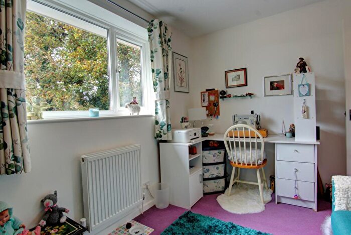 2 Bedroom Semi-Detached House For Sale In Waun Gron, Swansea, SA8