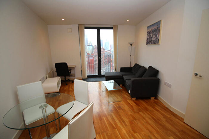 1 Bedroom Apartment To Rent In Piccadilly Place, Manchester, M1