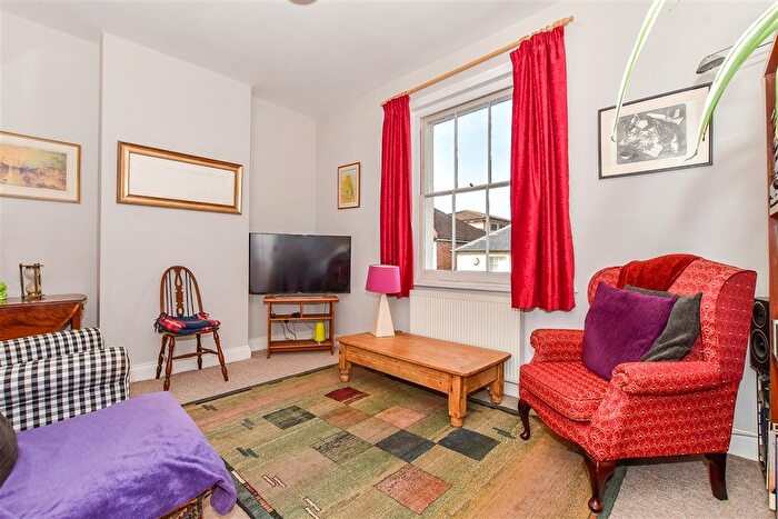 2 Bedroom Flat For Sale In Grover Street, Tunbridge Wells, Kent, TN1