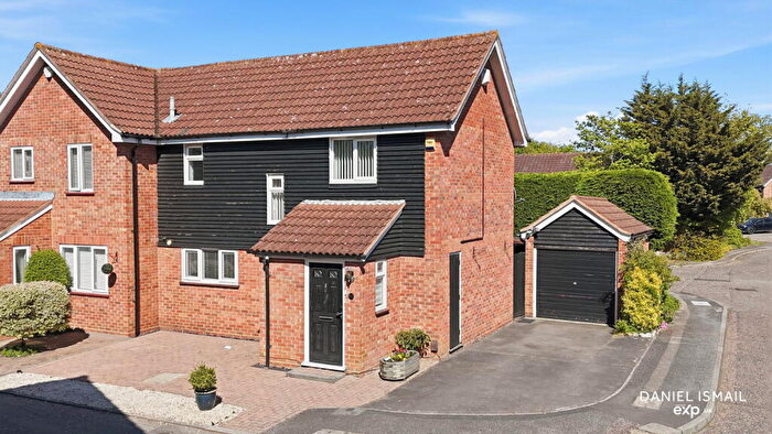 3 Bedroom Semi-Detached House For Sale In Menzies Avenue, Laindon West, SS15