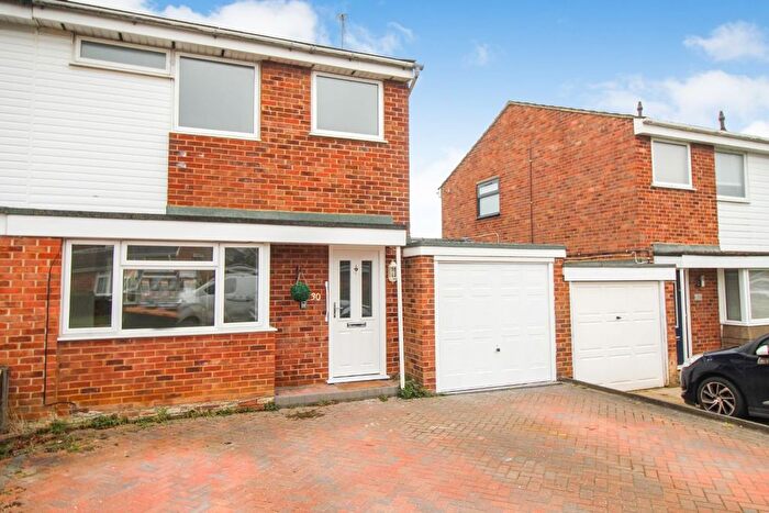 3 Bedroom Semi Detached House To Rent In Bevery Close, Oakley, Bedford, MK43