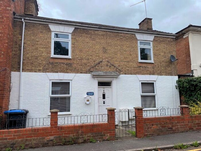 3 Bedroom End Of Terrace House To Rent In Eastfield Place, Rugby, CV21