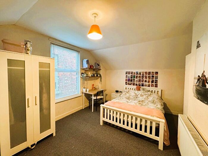 3 Bedroom Semi Detached House To Rent In City Road, Nottingham, Nottinghamshire, NG7