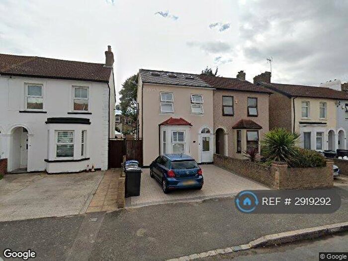 Studio To Rent In Hurlstone Road, London, SE25