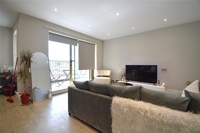 1 Bedroom Apartment To Rent In Ballards Rise, South Croydon, CR2