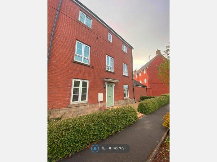 4 Bedroom Semi-Detached House To Rent In Secunda Way, Gloucester, GL2