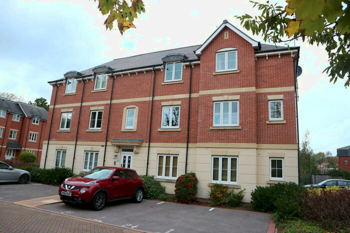 2 Bedroom Apartment To Rent In Collingtree Court, Solihull, B92