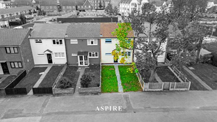 3 Bedroom Terraced House For Sale In Wells Gardens, Basildon, SS14