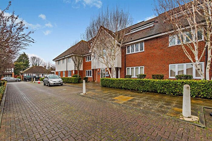 2 Bedroom Flat For Sale In Cavendish Way, Bearsted, Maidstone, ME15