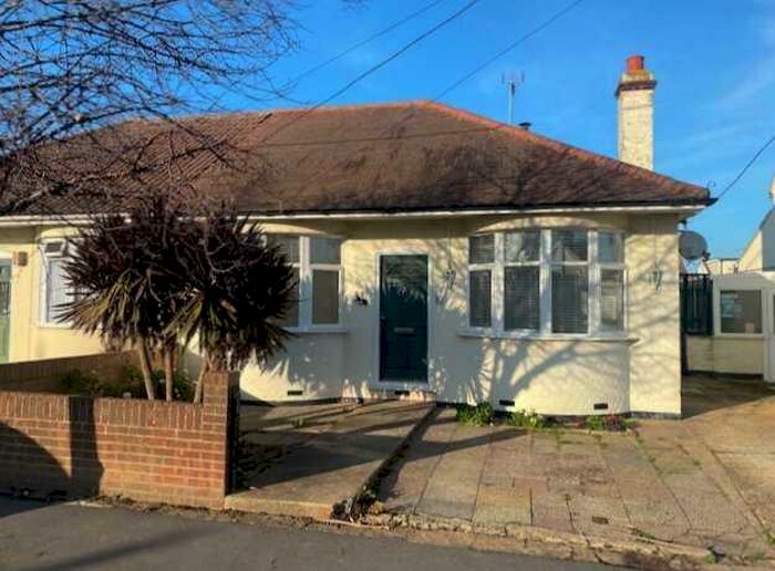 2 Bedroom Bungalow To Rent In Southend On Sea, SS2