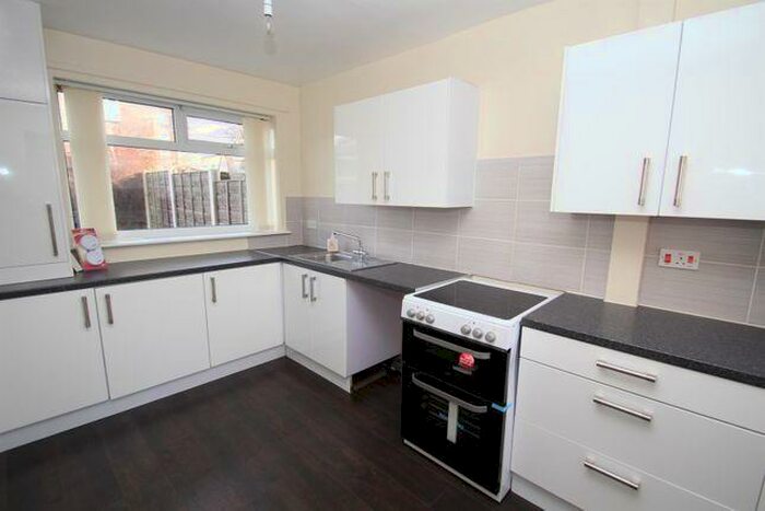 4 Bedroom Semi-Detached House To Rent In Wellesbourne Drive, M23