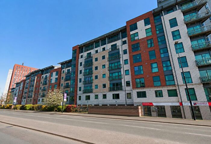 2 Bedroom Flat For Sale In Apartment City Point, Salford, Lancashire, M3
