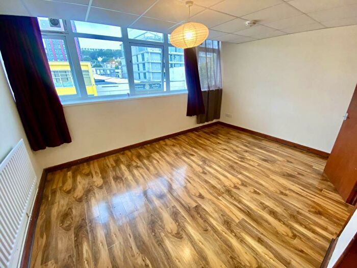 1 Bedroom Flat To Rent In Oxford Street, City Centre, Swansea, SA1