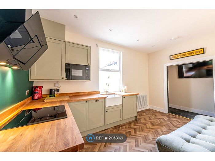 2 Bedroom Flat To Rent In Brighton Road, Bristol, BS6