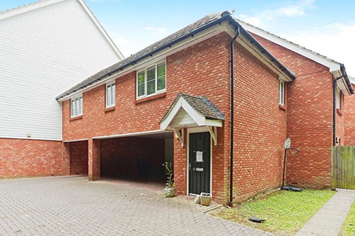 2 Bedroom Flat For Sale In Finch Close, Faversham, ME13
