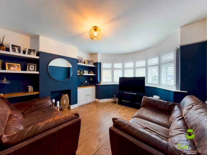 3 Bedroom Semi Detached House For Sale In Selsey Crescent, Welling, DA16