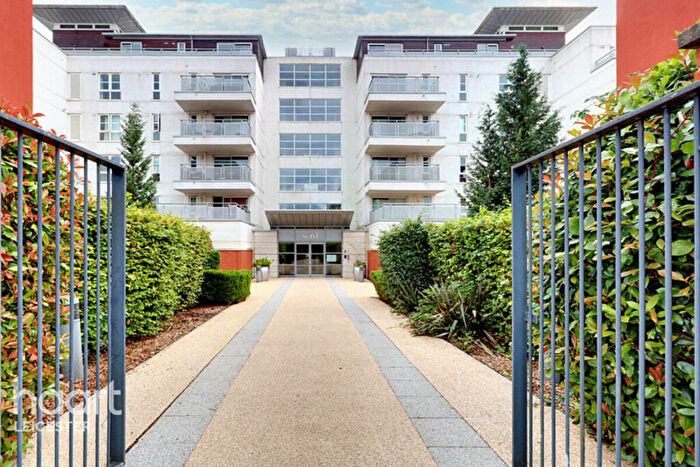 2 Bedroom Apartment For Sale In Watkin Road, Leicester, LE2