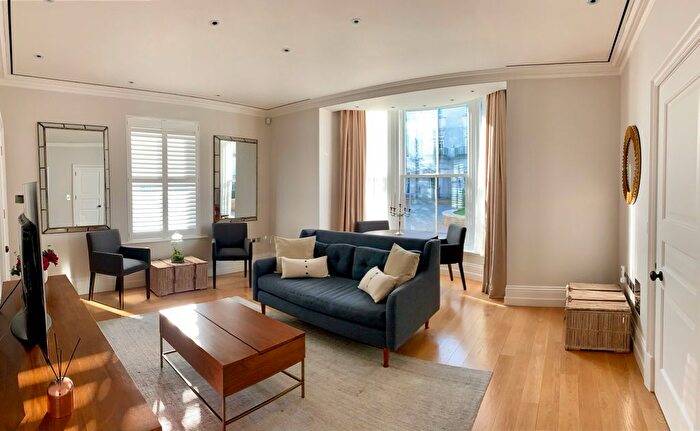 2 Bedroom Flat To Rent In Wycombe Square, London, W8