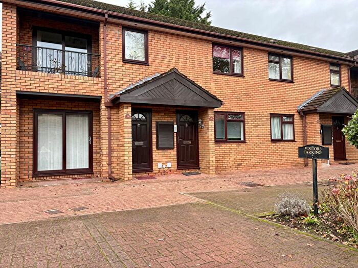 2 Bedroom Flat To Rent In Park End Lane, Cyncoed, Cardiff, CF23