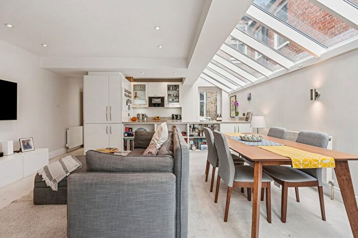 2 Bedroom Flat For Sale In Parfrey Street, Hammersmith, London, W6