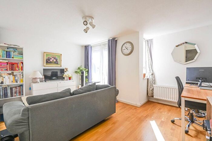 1 Bedroom Flat To Rent In Burr Close, St Katharine Docks, London, E1W