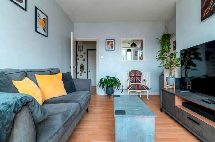 2 Bedroom Flat To Rent In Arcola Street, London, E8