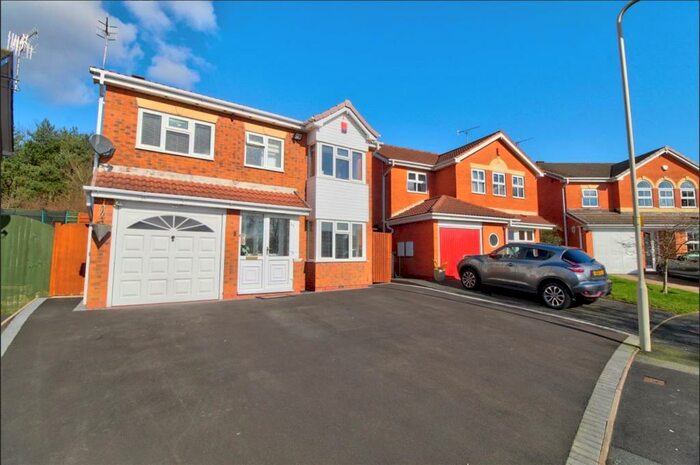 4 Bedroom House To Rent In Shipton Close, Dudley, DY1