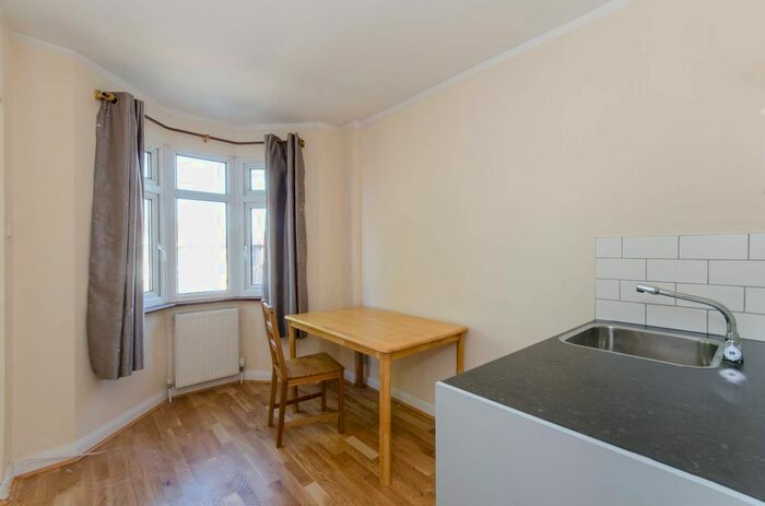 Studio To Rent In Greenford Road, Greenford, UB6