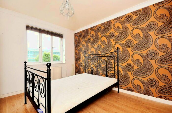 1 Bedroom Flat To Rent In Old Ford Road, Bow, London, E3