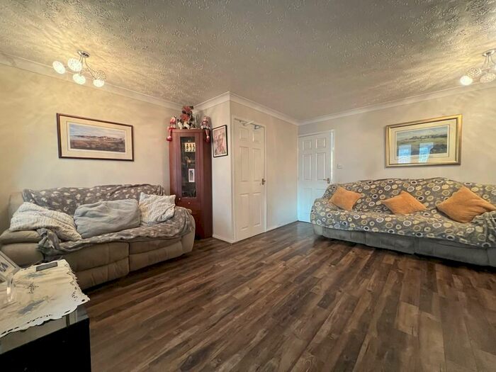 3 Bedroom Semi Detached House For Sale In Gull Way, Chatteris, Cambs, PE16