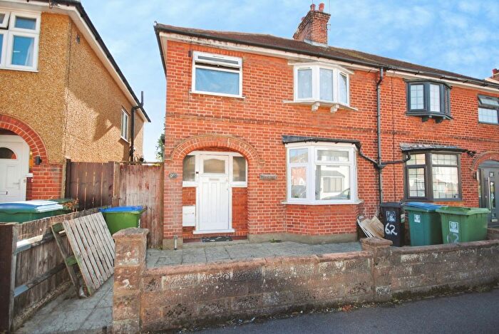 3 Bedroom Semi-Detached House For Sale In King Georges Avenue, Watford, WD18