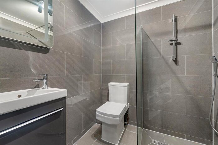 2 Bedroom Flat To Rent In Coombe Lane, London, SW20