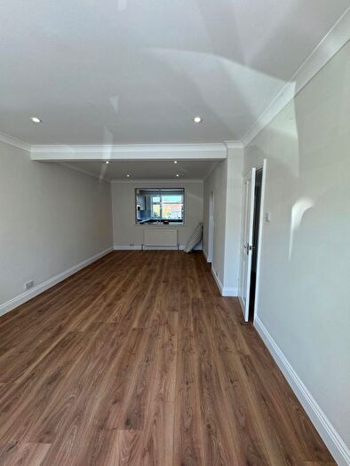 4 Bedroom Semi-Detached House To Rent In Bishop Ken Road, Harrow Weald, HA3