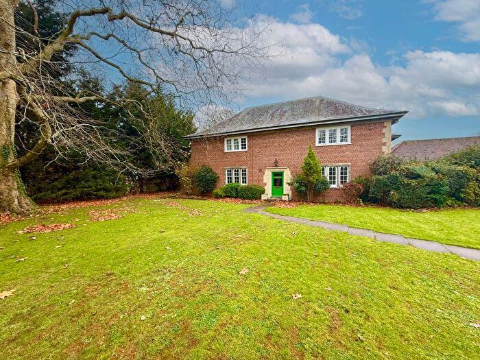 2 Bedroom Flat For Sale In Burnhams Field, Weston Turville, HP22