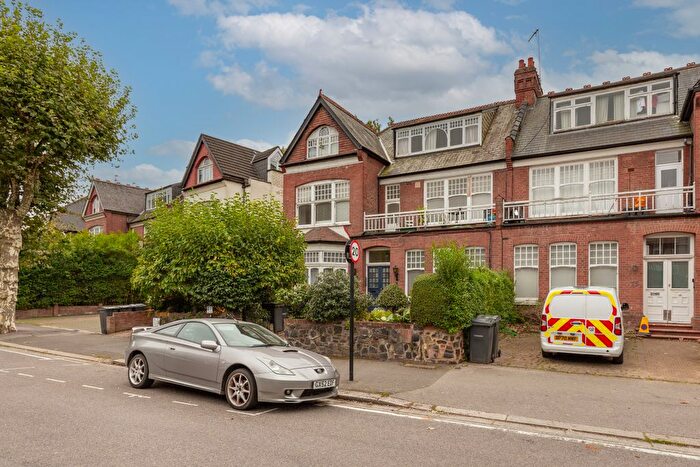8 Bedroom Semi-Detached House For Sale In Princes Avenue, London, N10