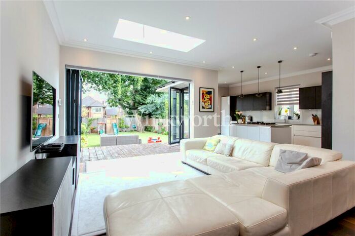 5 Bedroom Semi-Detached House To Rent In The Ridgeway, London, NW11