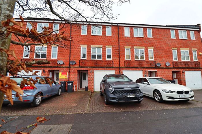 4 Bedroom Terraced House To Rent In Bude Road, Swindon, SN2