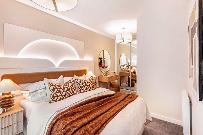 1 Bedroom Flat For Sale In "The Aqueuos" At High Streee, Brentford, TW8