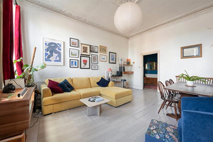 2 Bedroom Flat For Sale In Lower Clapton Road, London, E5
