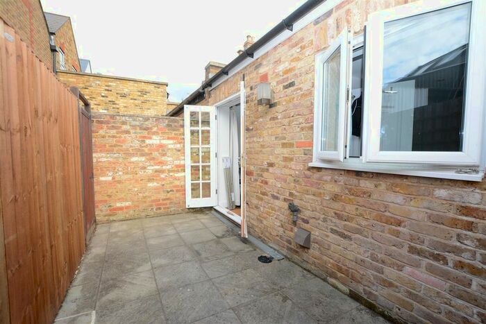 1 Bedroom Flat To Rent In Kingston Road, London, SW19