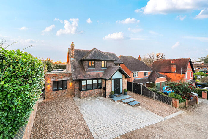 5 Bedroom Detached House For Sale In Row Hill, Addlestone, KT15